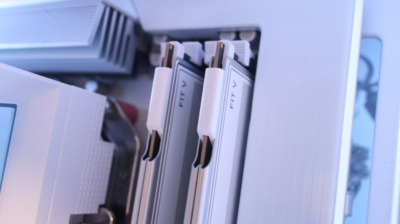ESSENCORE KLEVV DDR5-6000 CL32 FIT V 메모리