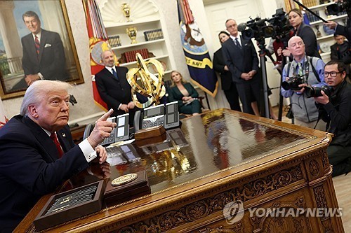 상호관세 발표·車관세 발효…금주에 트럼프 관세폭탄 쏟아진다 상호관세 발표·車관세 발효…금주에 트럼프 관세폭탄 쏟아진다