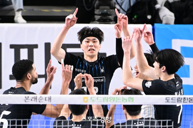 <b>현대캐피탈</b>, 1차전 승리로 ‘<b>우승</b> 확률 74%’ 잡았다!