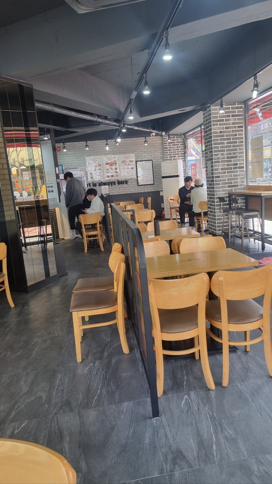 맘스터치 부산괘법점 사진 4