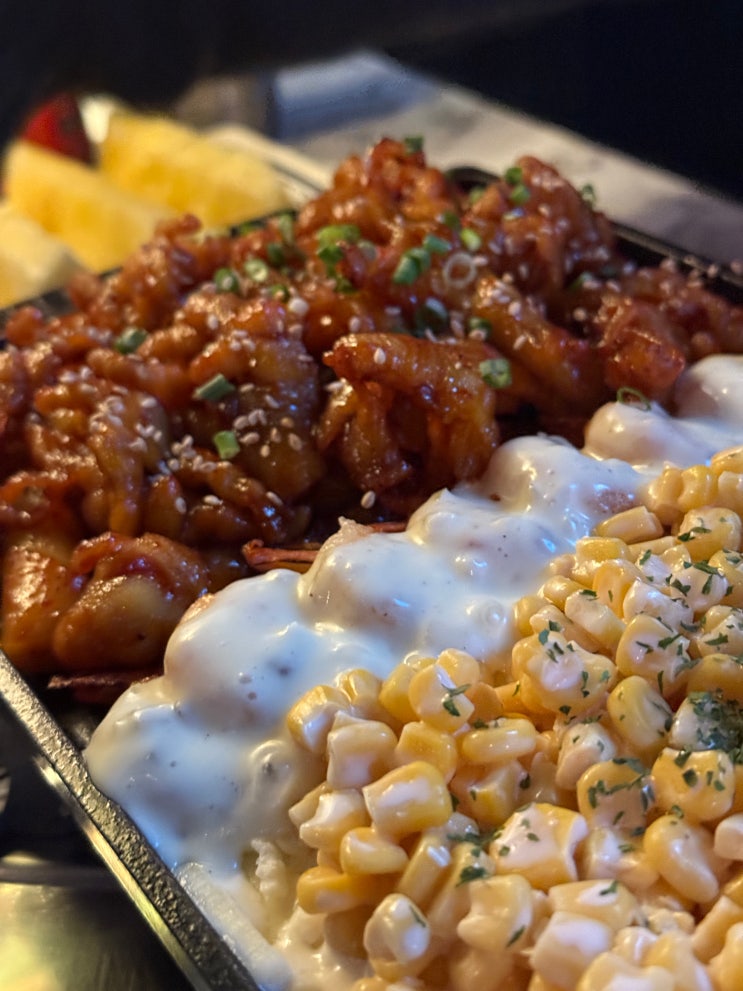  [서면 옥탑방두얼간이] 서면역 핫플 루프탑 데이트 맛집 닭치새우 파인애플 한통 ROOFTOP