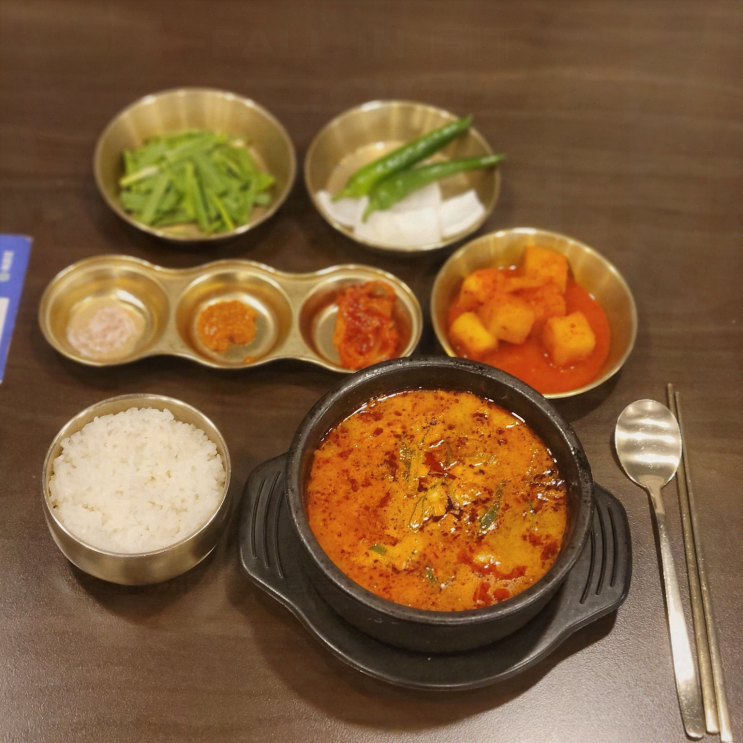  정남옥 노량진점, 순대국과 수육으로 경험한 대방순대국의 진정한 맛!