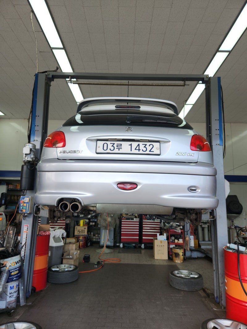 Peugeot 206 스톡 사진, 로열티-프리 Peugeot 206 이미지 | DepositPhotos, image size:800x1067