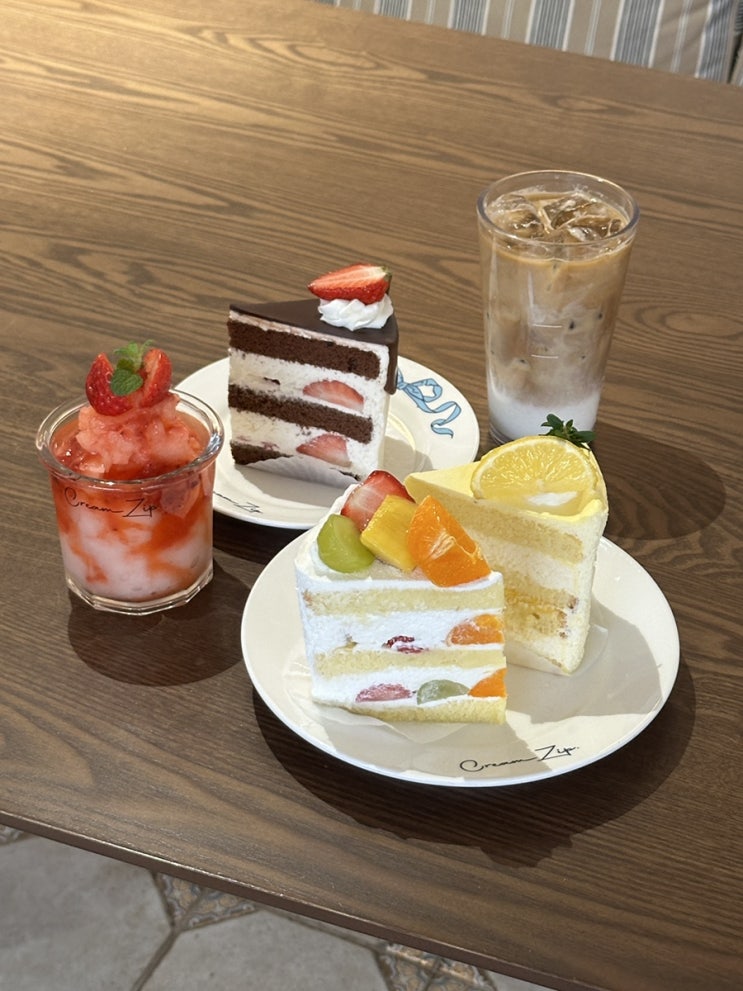  수완지구 주차장 있는 대형카페 생과일 케이크 맛있는 크림집