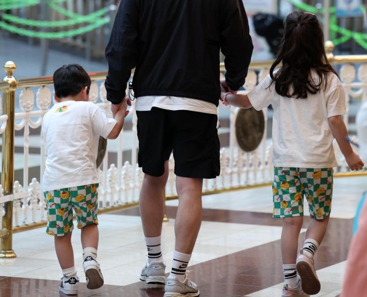 두 자녀 가정까지 ‘아이돌봄 서비스 우선권’ 준다 두 자녀 가정까지 ‘아이돌봄 서비스 우선권’ 준다