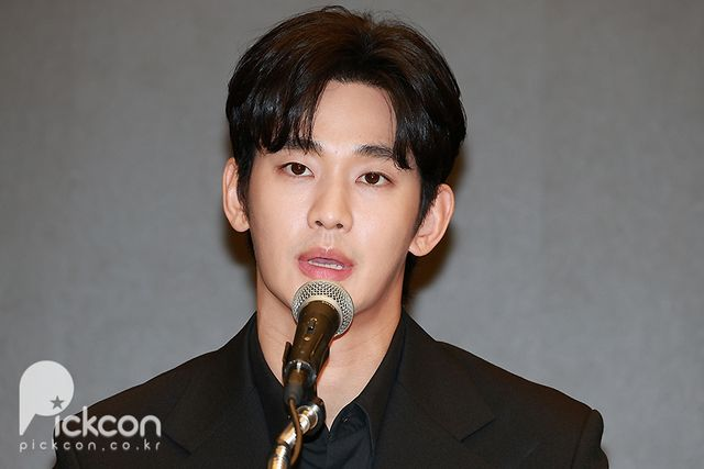 김수현 "고 김새론 미성년 시절 교제하지 않았다…5년 전 1년 정도 사겨"