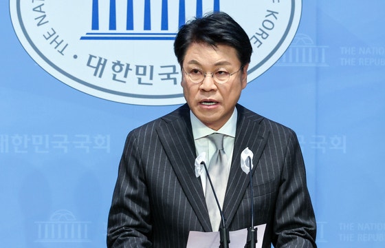 성폭행 고소당한 장제원 전 국회의원 자살...유서와 함께 사망 발견 성폭행 고소당한 장제원 전 국회의원 자살...유서와 함께 사망 발견