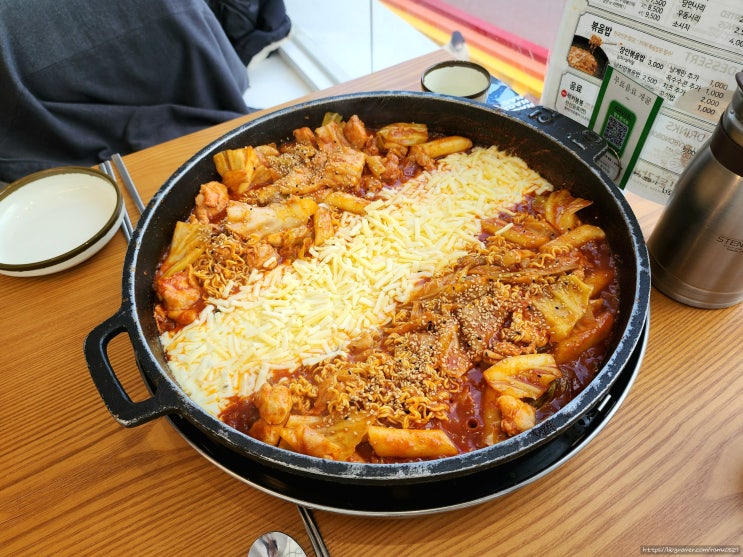 홍대 철판 요리 맛집 장인닭갈비 주차장 및 주말 웨이팅 후기 홍대 철판 요리 맛집 장인닭갈비 주차장 및 주말 웨이팅 후기