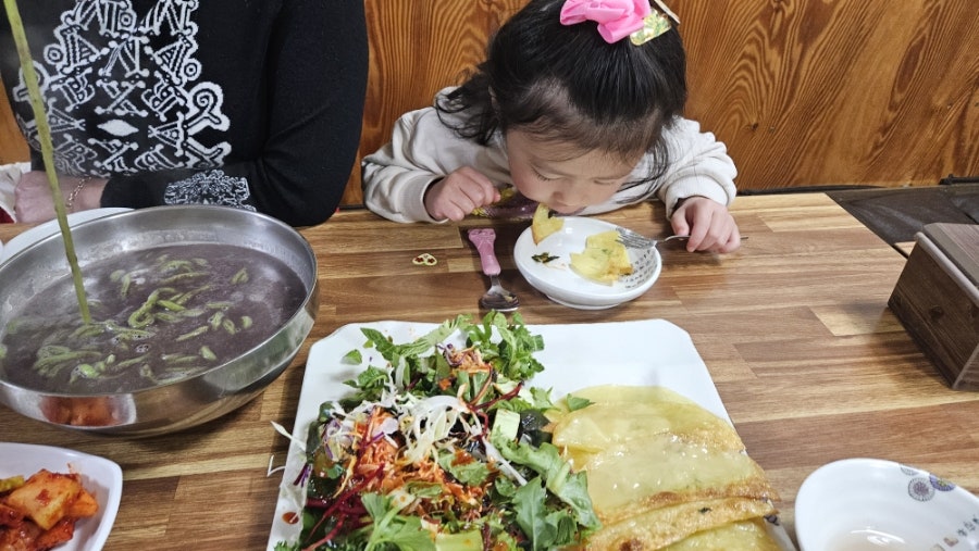 논두렁 보리밥앤팥칼국수 사진 1