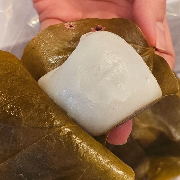  환자분들의 따뜻한 마음이 담긴 간식 선물- 쫀득한 명품약과, 폭신하고 달콤한 도넛, 향긋한 망개떡