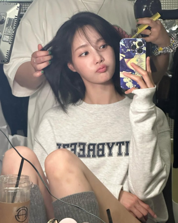  연우의 청순함과 함께한 시티브리즈 스웻셔츠의 매력! 여자 가디건 코디로 인기 만점
