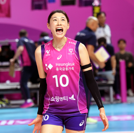 흥국생명 챔피언결정전 2차전도 승리! 이상한 오버넷 판정마저 뒤집은 리버스스윕!! 이제 우승까지 1승 남았다!!(흥국 정관장, 이명희 오버넷 판정, 메가 부키리치 범실, 김연경)
