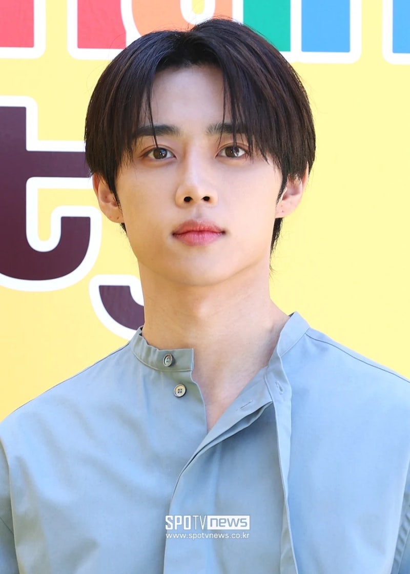 가수 더보이즈 선우: 끼와 열정으로 빛나는 다재다능 아이돌