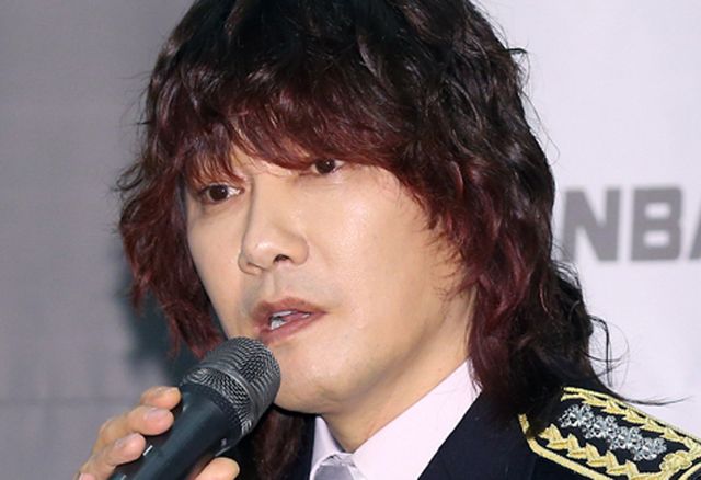 ‘200억대 기부’ <b>김장훈</b>, <b>월세</b>도 못 내고 산다는 루머에 심경... 