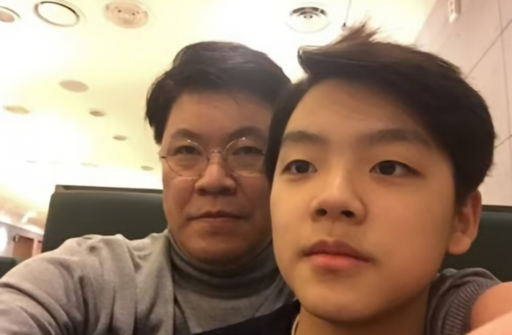 <b>노엘</b> “무너지지 않겠다”… 아버지 <b>장제원</b> 전 의원 부친상... 