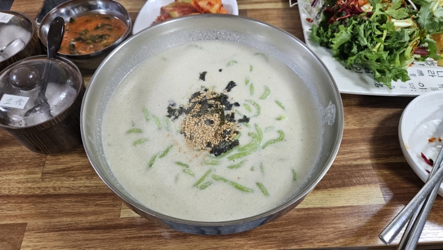 논두렁 보리밥앤팥칼국수 사진 5