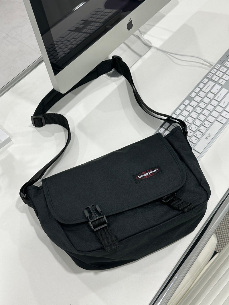 이스트팩 EASTPAK 제이알 S 메신저백 백팩 만큼 편한 대학생가방