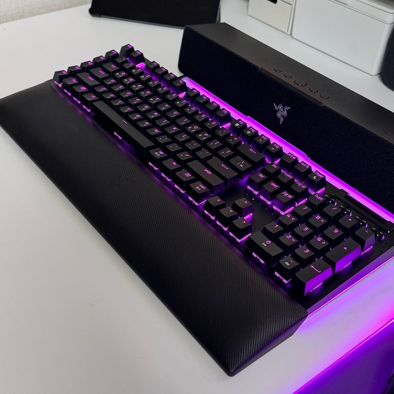Razer Blackwidow V4 Pro 레이저 청축 게이밍키보드 구매후기