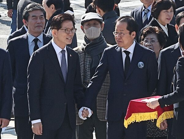 [이슈] 여권 잠룡, 尹선고 앞두고 온도차…오세훈·한동훈 '신중'