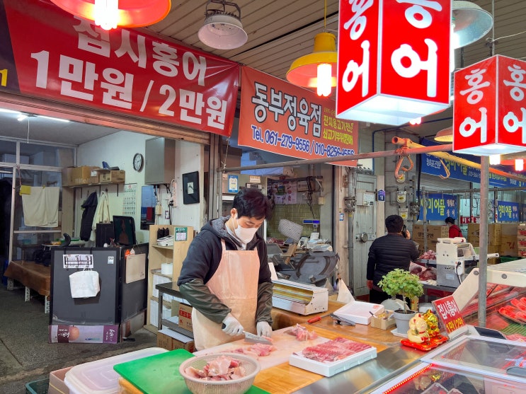  목포홍어 맛집, 목포 동부시장 홍어는 홍어장군이 진리! 신선한 저온숙성 홍어로 알싸한 풍미 제대로 즐기기