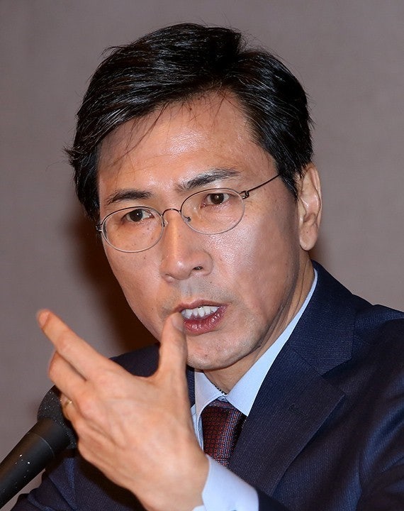 안희정 프로필 - 나이 고향 학력 재산 경력 가족관계