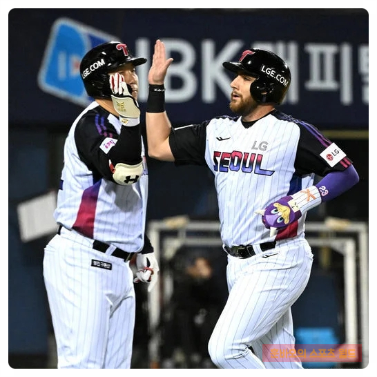 송승기 데뷔 첫 승+<b>문보경</b> 4<b>타점</b>+김현수 맹타까지 잠실을... 