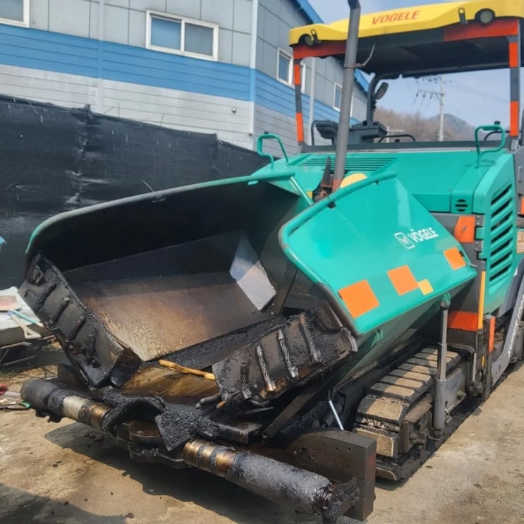 VOGELE SUPER1900-3 2014년식 2억5500만원 판매합니다. VOGELE SUPER1900-3 2014년식 2억5500만원 판매합니다.