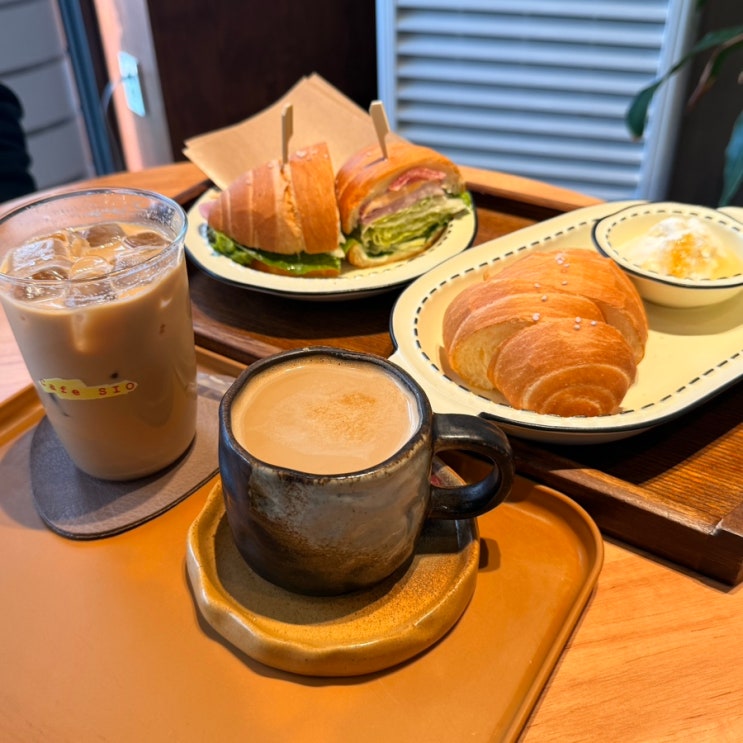  [경기도] 시오 :: 파주 탄현 쫄깃한 소금빵, 카이막, 커피, 샌드위치, 디저트 모두 맛있는 카페 내돈내산 후기