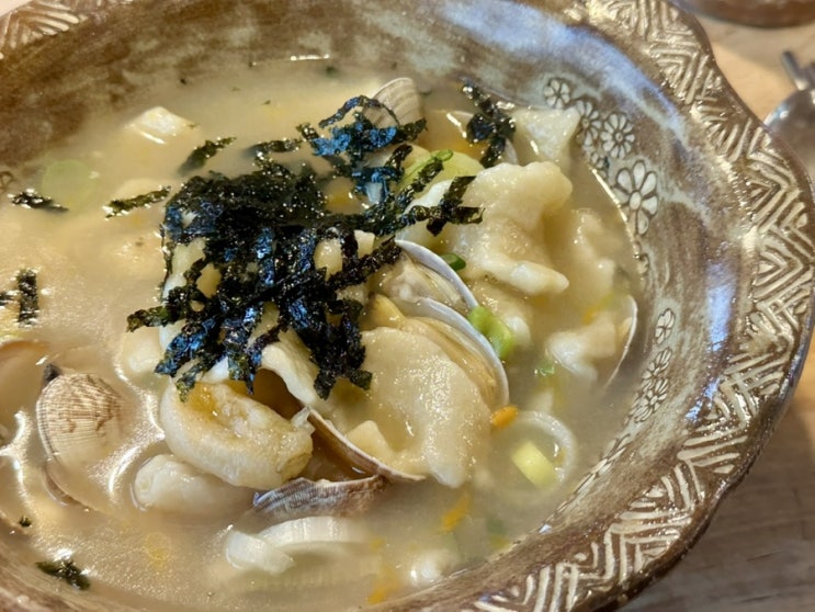  금산 너구리 피난처_ 금산 맛집, 주말 웨이팅(비오는 날 파전 수제비)