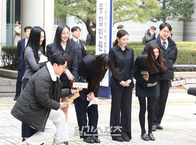 뉴진스 부모, SNS서 ‘NJZ’ 삭제 → “분열 같은 것 없어” [왓IS]