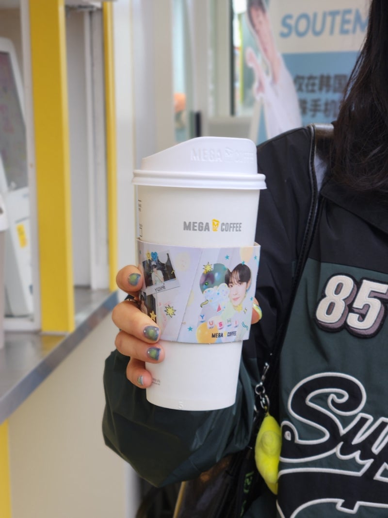 메가커피 X 엔시티 위시 콜라보 메뉴 추천 :: NCT WISH 유우시 생일 컵홀더 이벤트