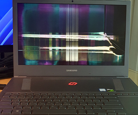  오디세이Z NT850XAC-X716 액정교체