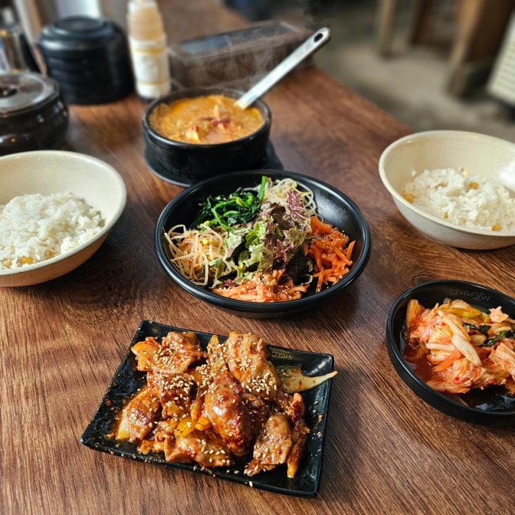  [파주출판단지 맛집] 옛날 황토집에서 먹는 제육 •청국장 《진달래》