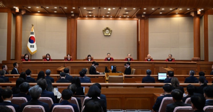 '윤석열 대통령 파면' 관련주 하한가 직행 '윤석열 대통령 파면' 관련주 하한가 직행