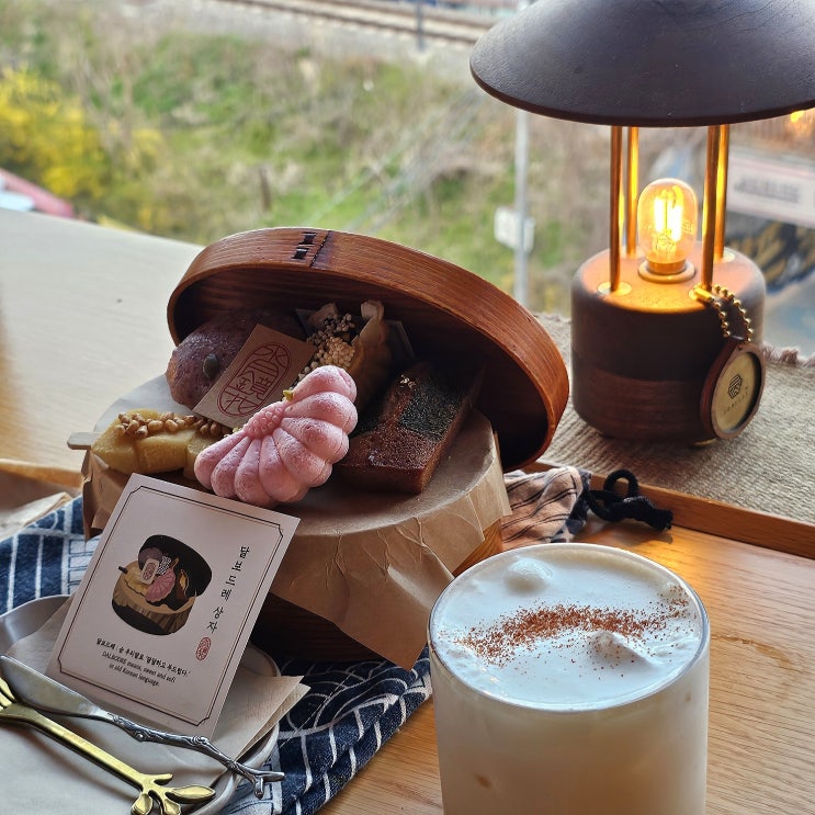  부산 송정 수월경화: 바다와 한옥의 만남, 완벽한 힐링 카페