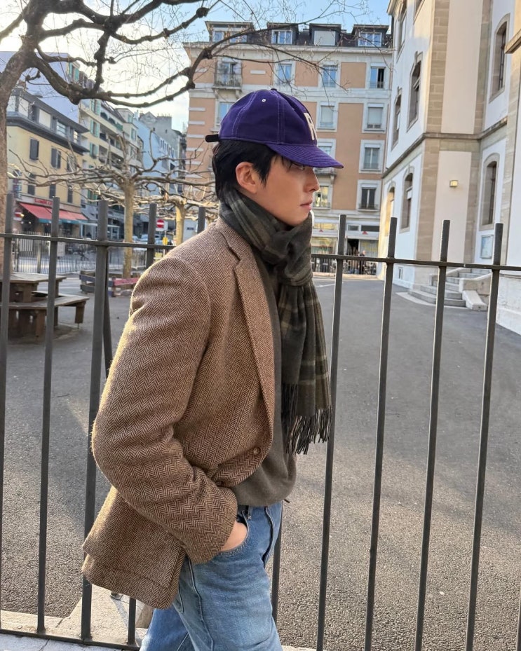  신민아의 남자! 김우빈의 스위스 여행에서 폴로 랄프로렌으로 완성한 댄디한 남친룩 정석 코디