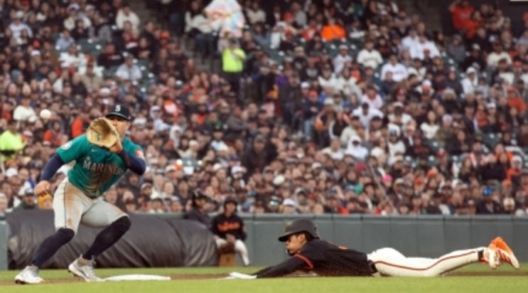MLB 샌프란시스코 <b>이정후</b>, 3안타·<b>타율</b>도 <b>3할</b>대…경기 MVP 선정
