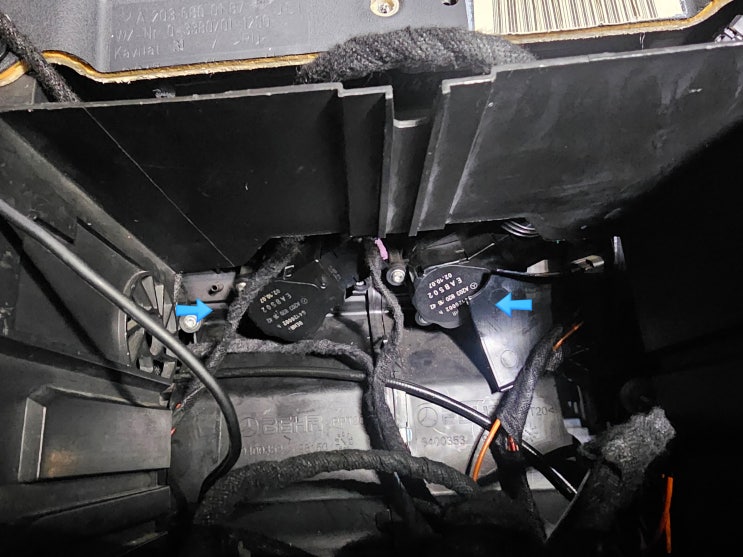 W203 고질병 (에어컨 딱딱 소음) 스탭모터 정비 DIY W203 고질병 (에어컨 딱딱 소음) 스탭모터 정비 DIY