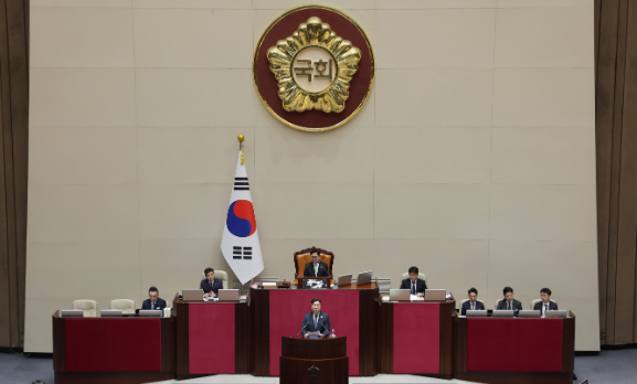 대통령 재선과 <b>개헌</b> 추진에 따른 <b>국민투표</b>(대통령 임기 4년)