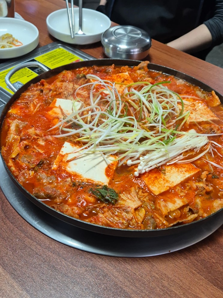  강릉 필수 코스 현지인 맛집 [이정희차돌박이김치두루치기]