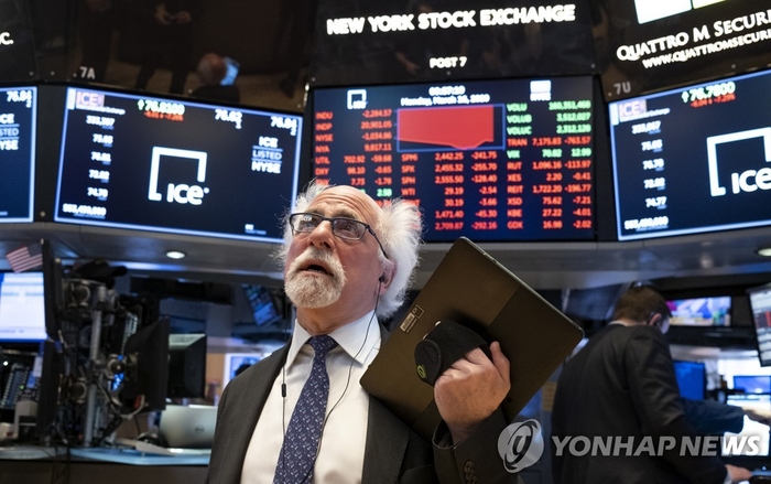 9·11 테러때보다 더 충격 컸는데···월요일 국장이 두렵다 9·11 테러때보다 더 충격 컸는데···월요일 국장이 두렵다