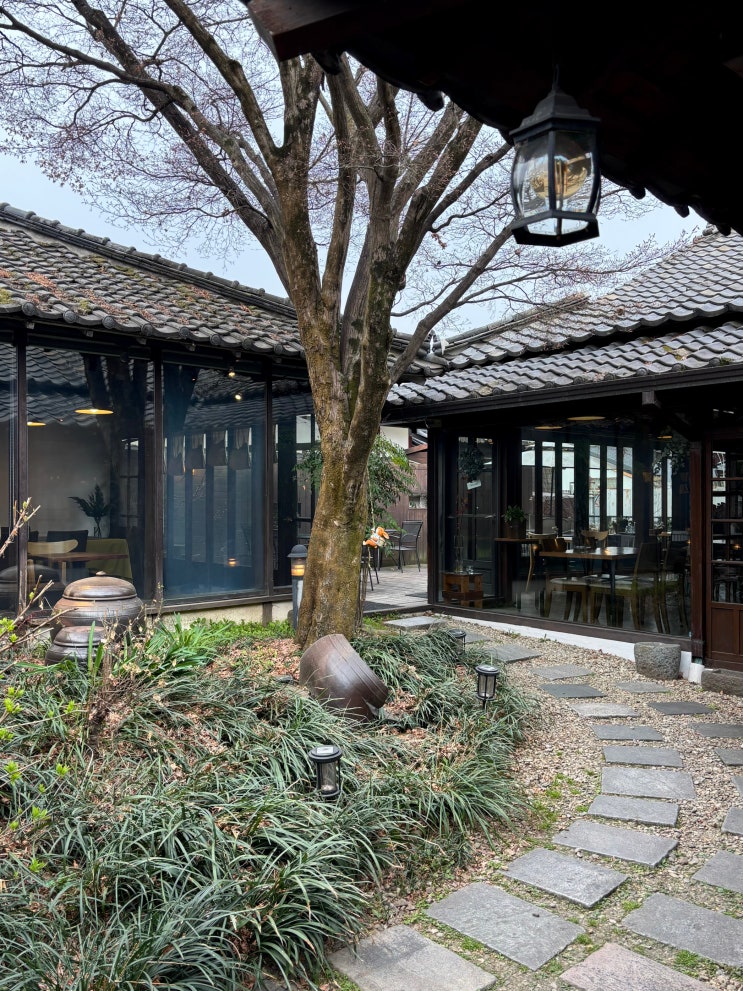  전주 한옥마을 차마시기 좋은 일본가옥 느낌의 한옥카페 - 공간봄