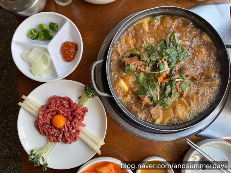  합정동맛집 옹달샘 합정감자탕 국내산 뼈다귀와 육회