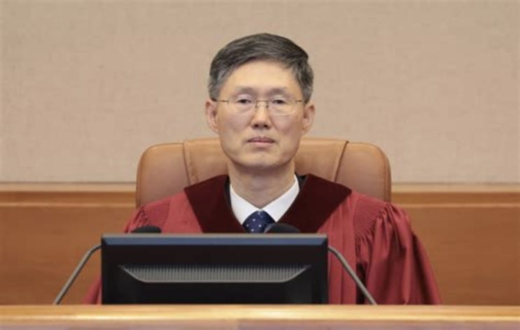 소년, 헌법을 지키는 어른이 되다 - <b>문형배</b> 헌법재판소 <b>권한</b>대행