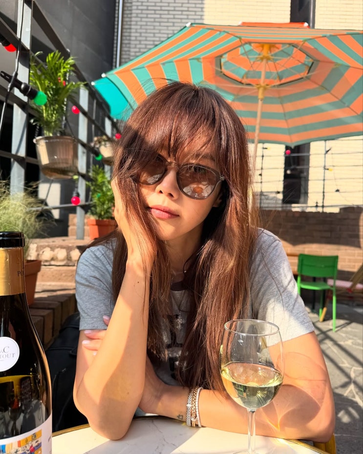  채정안, 세월 흘러도 여전한 첫사랑 비주얼! 걸을 때마다 화보 그 자체의 40대 패션의 정석