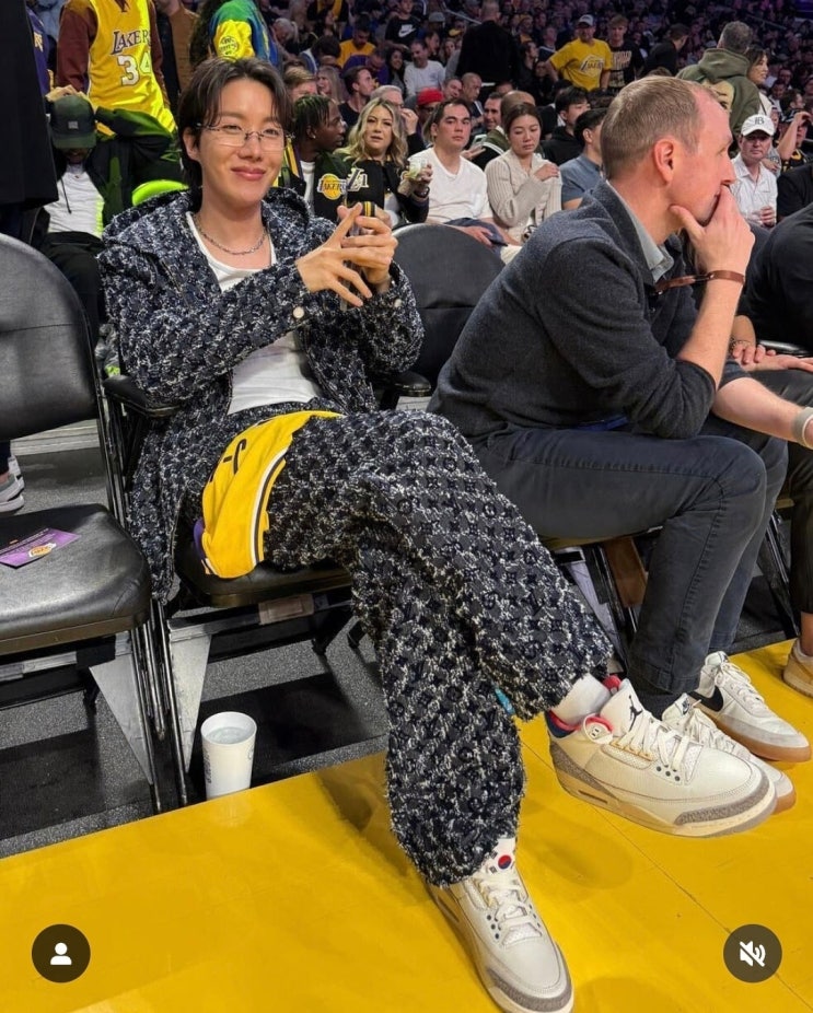  NBA도 놀랐다! 제이홉에게만 공개된 ‘에어조던 3 서울 2.0’의 정체는?