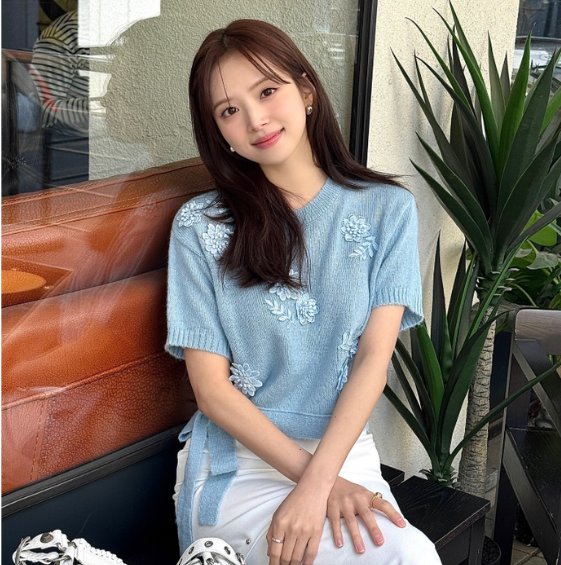  하트시그널 김지영 플라워 니트 탑 봄 코디