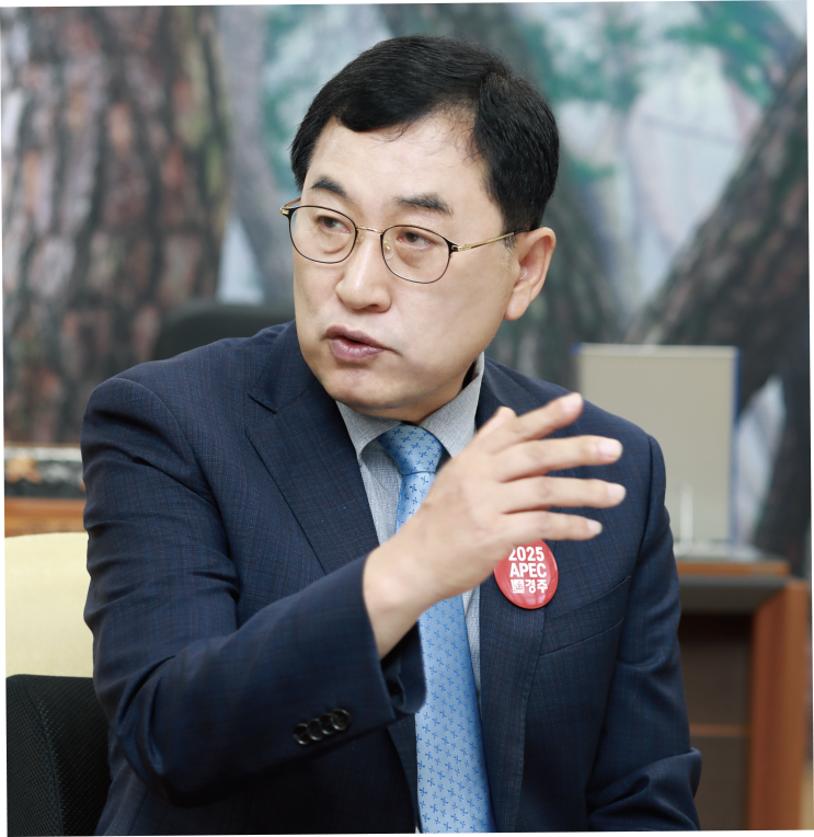 2025 <b>APEC 정상회의</b>개최지 유치 경쟁 너무 뜨겁다