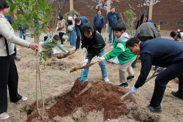  부산교통공사, 직원 가족과 '청렴나무 심기 행사'로 청렴 의미를 되새기다[한국철도일보]