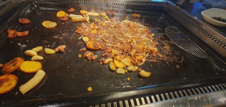  주말 저녁 방촌동 막창과 함께하는 배꼽숙성삼겹살과막창의 매력!